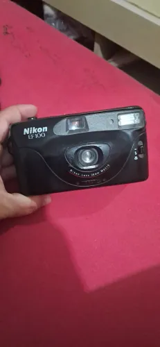 Vendo câmera nikon EF100