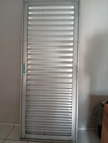 Porta de metal NOVA
