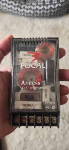 crossover passivo Focal Access 1 (12 dB/oitava) para kit duas vias.