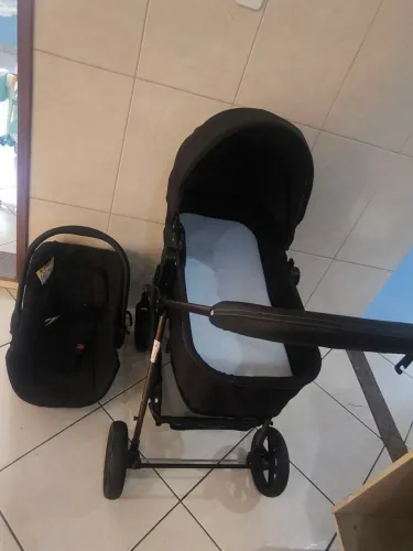 Carrinho Moisés com bebe conforto e colchão 