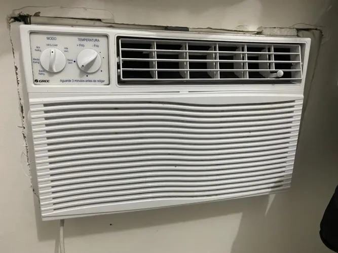 Ar condicionado de janela semi novo