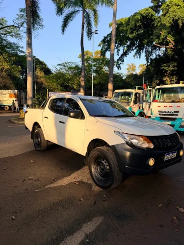 Mitsubishi L200 Triton Sport GLX 2.4 CD Diesel Mec. 2020
