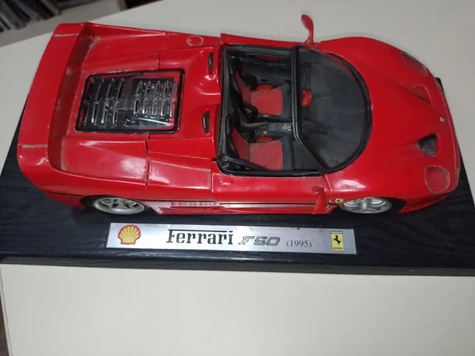 Miniatura carro Ferrari F 50 1:18