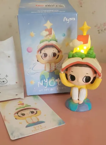 Pop Mart Nyota Original c/ card.