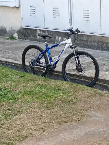 Vendo bike giant aro 26 com relação shimano