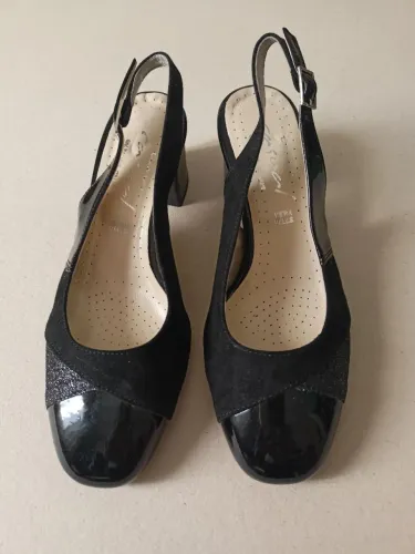 Sapato social feminino modelo aberto atrás em verniz e camursa preto novo