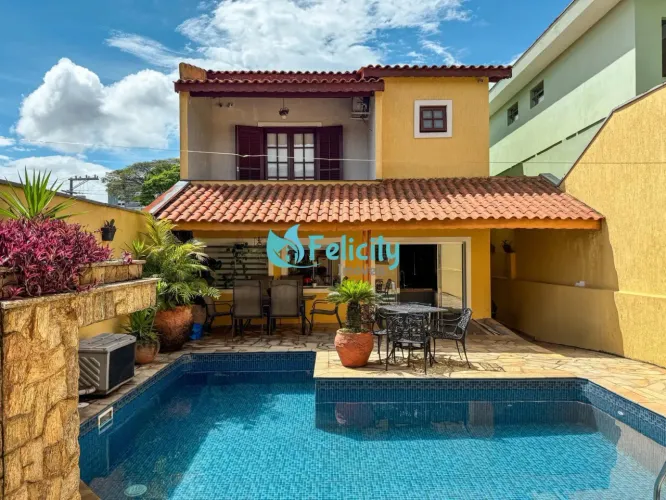 Sobrado com 3 suítes, 3 vagas, 250m2 na Vila Pereira Barreto