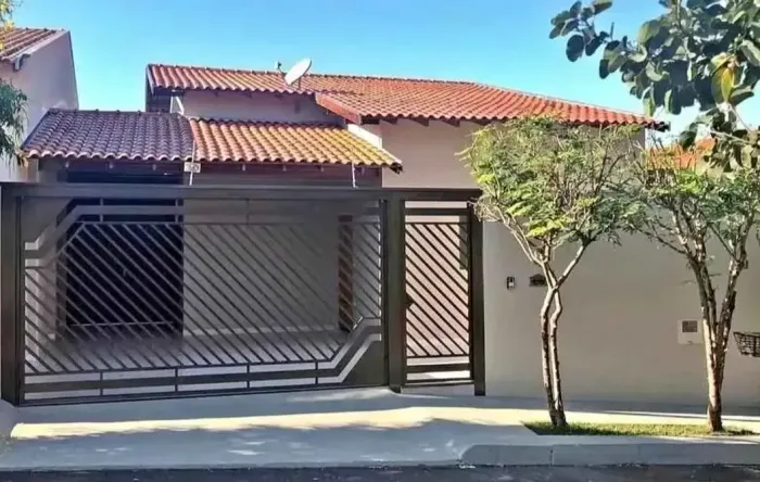 Vende-se casa em Maringá PR