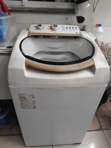 Maquina de lavar funcionando