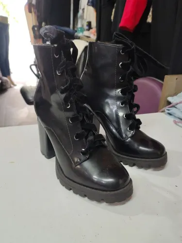 Bota feminina cano baixo preto verniz n34
