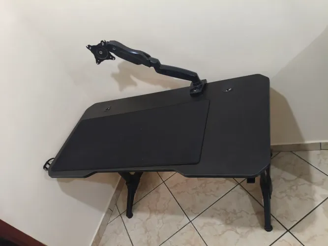 MESA E BRAÇO ARTICULADO