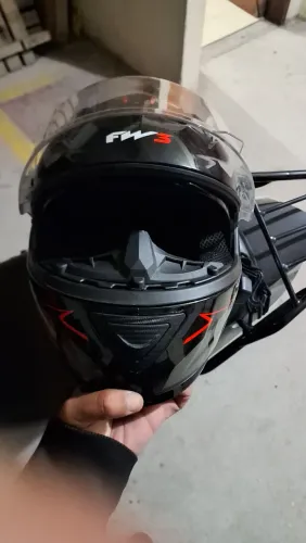 Capacete fw3 com intercomunicador, 1 mes de uso