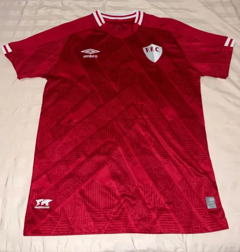 Camisa Fluminense Umbro Nations 2022<br><br>Vermelha N° 7 - Original -