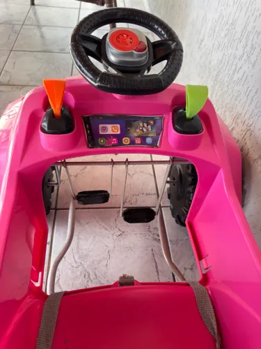 Carrinho Pedal Rosa até 35 Kg excelente estado!