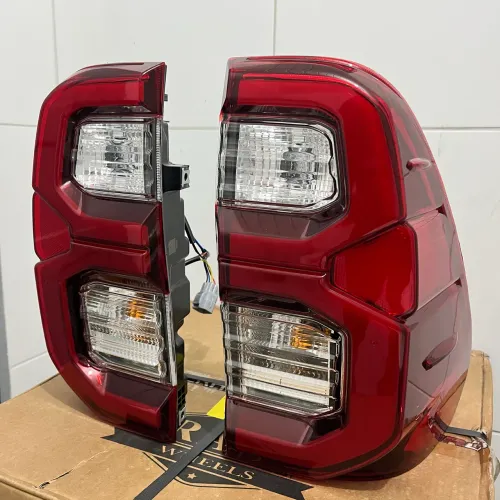 PAR DE LANTERNAS HILUX SRX LED 2016 A 2026