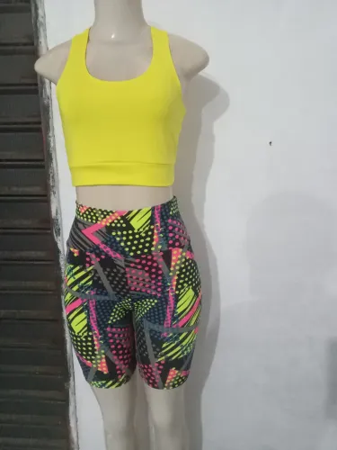 Roupa de academia 
