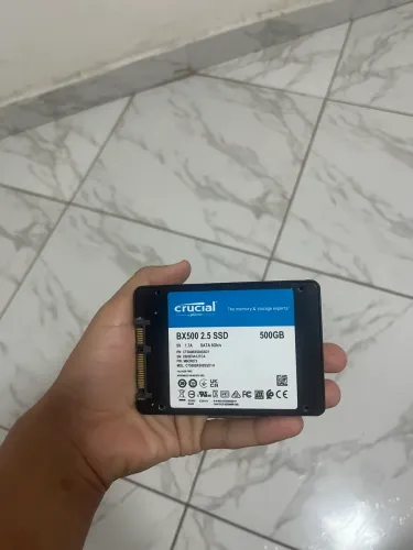 SSD Crucial BX500 de 500GB com formato de 2.5 polegadas e interface SATA 6Gb/s