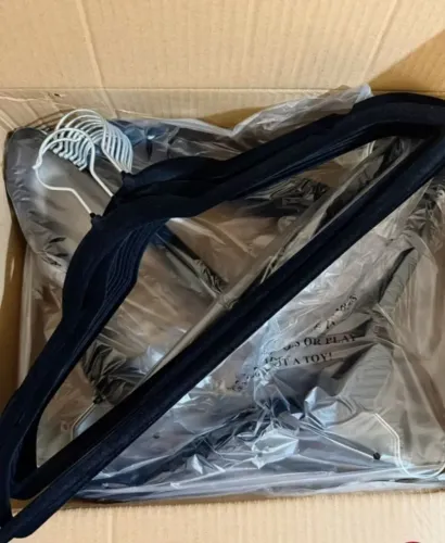 Cabide adulto de veludo novos acabaram de chegar 3,00 cada