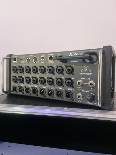 Behringer XR18