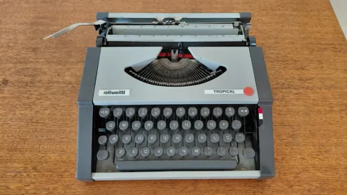 Máquina de Escrever Olivetti Tropical