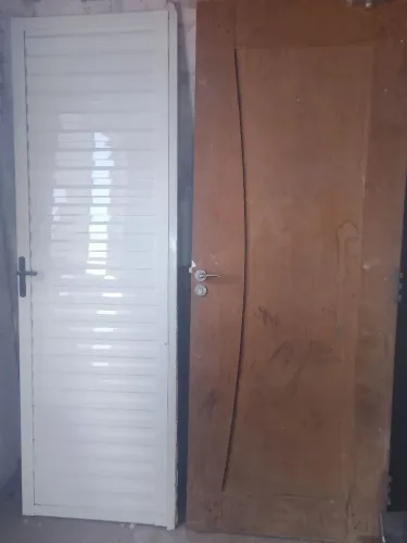 Porta de madeira 80x 210