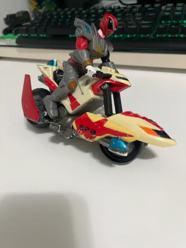 Boneco raro e antigo Power Ranger com moto com várias funções 
