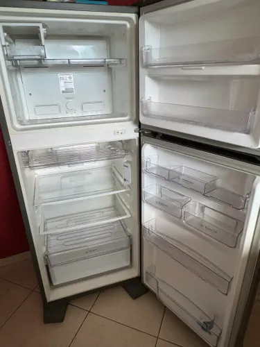 GELADEIRA A VENDA