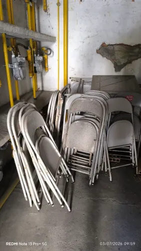 Vendo conjunto de 12 mesas e cadeiras de Ferro