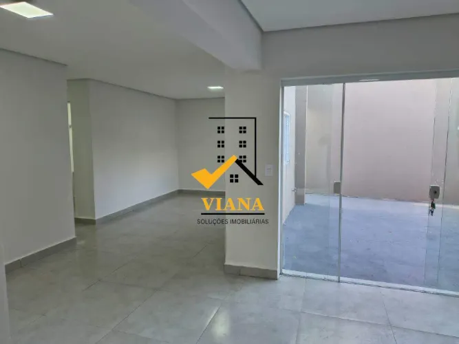 Casa reformada com 3 quartos para locação no Tangarás!