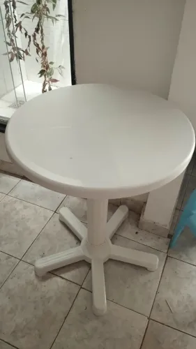 Mesa redonda plástico branca
