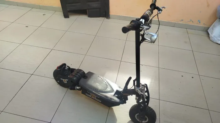 Patinete Elétrico Scooter Two Dogs 1000w 36v Preto/amarelo (Usado)