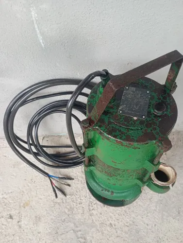 Bomba de drenagem submersível trifásica