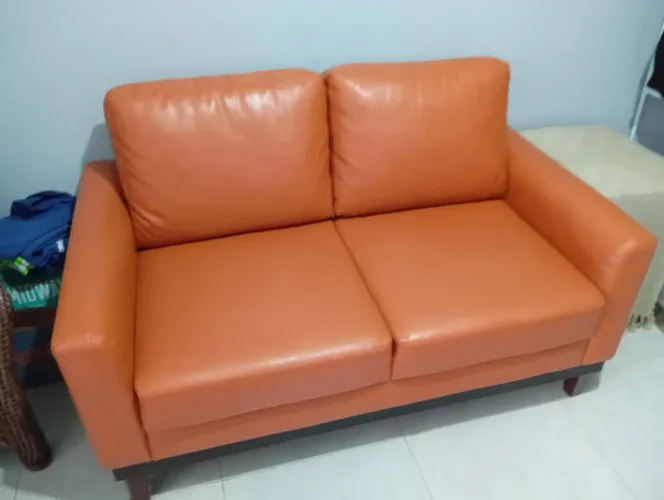 Sofa lindo marron em corino