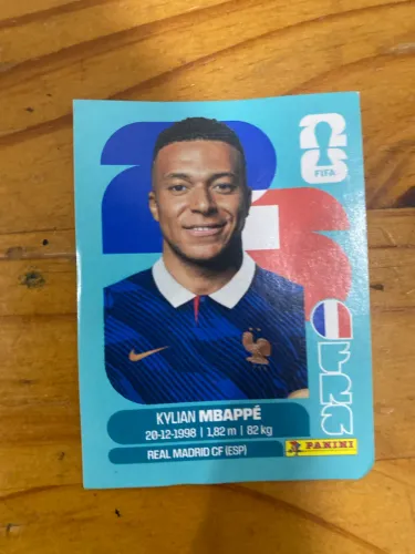 Vendo figurinha da copa mbappé