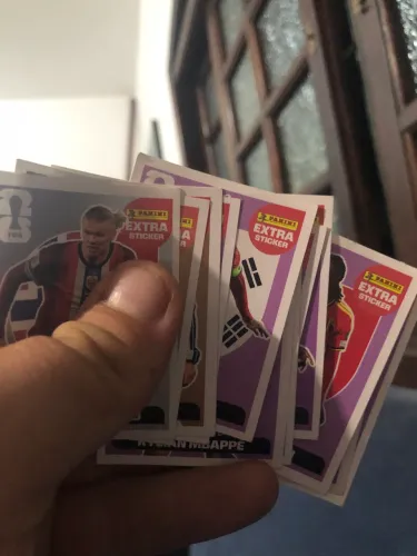 Figurinha legends vendo por 1000 reais