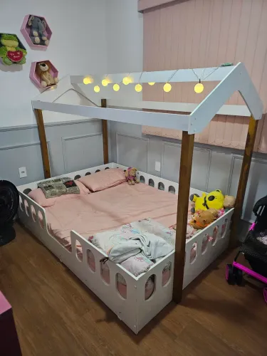 Cama Casinha Casal infantil Montessoriana com Luminária Led já acompanha o colchão.