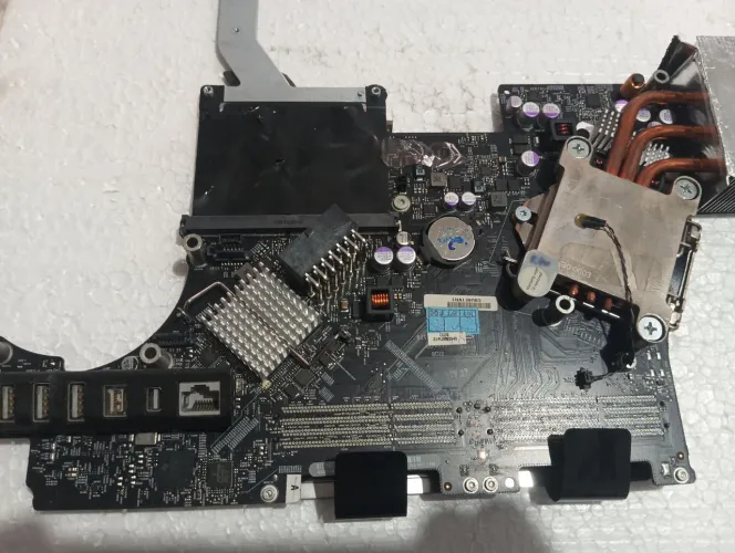 Placa lógica com defeito iMac A1311 2010 21.5"