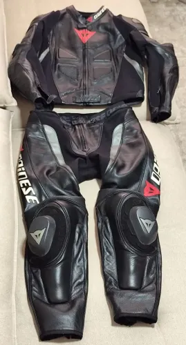 Macacão Dainese tamanho 52