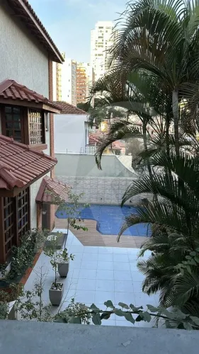 Excelente casa em local estratégico de Santana. 3 domitórios com piscina.