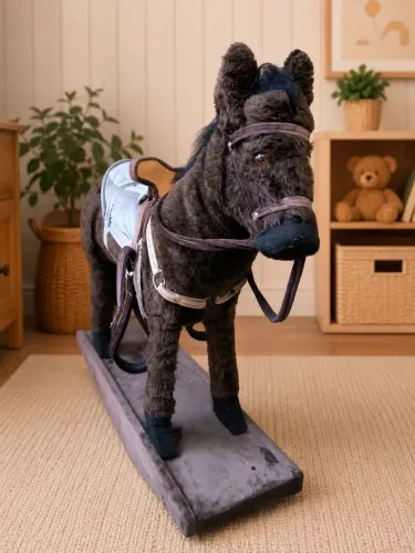 Cavalo de balanço artesanal em madeira - super realista