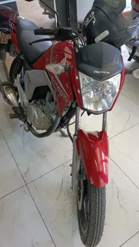 Moto só no ponto de usar sem detalhes.