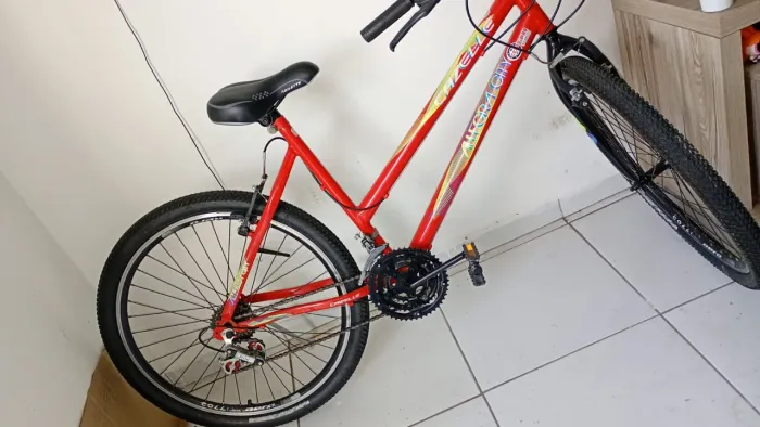 Bicicleta semi nova 