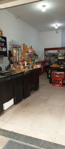 Mercearia a venda 