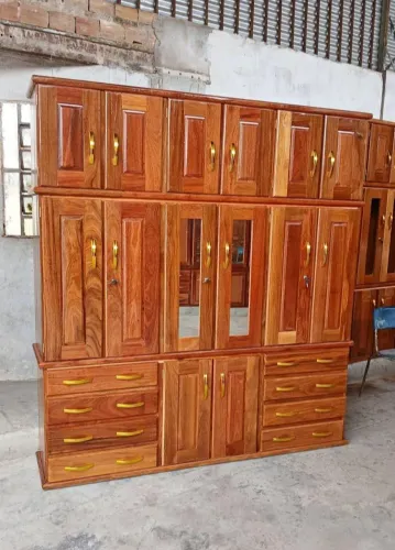 Guarda Roupa 6 Portas Todo de Madeira