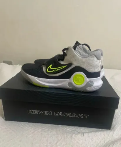 Tênis Nike KD trey 5x. N°43. Zerado! Quase sem uso. Acompanha caixa original.