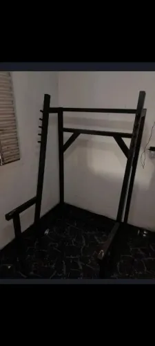 Máquina de academia agachamento
