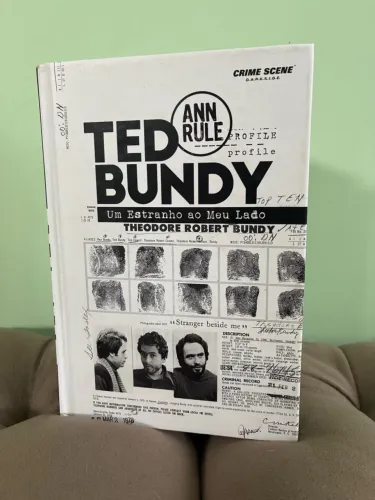 Livro Ted Bundy: Um Estranho Ao Meu Lado - Ann Rule | Usado em Ótimo Estado