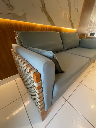 Sofá com corda náutica