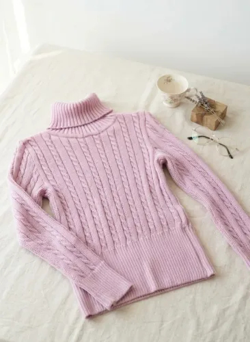 Suéter Trançado de Gola Alta Lilás / Rosa (Tamanho M) - Novo