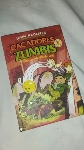 Livro capa dura Caçadores de Zumbi 3 novo com brinde